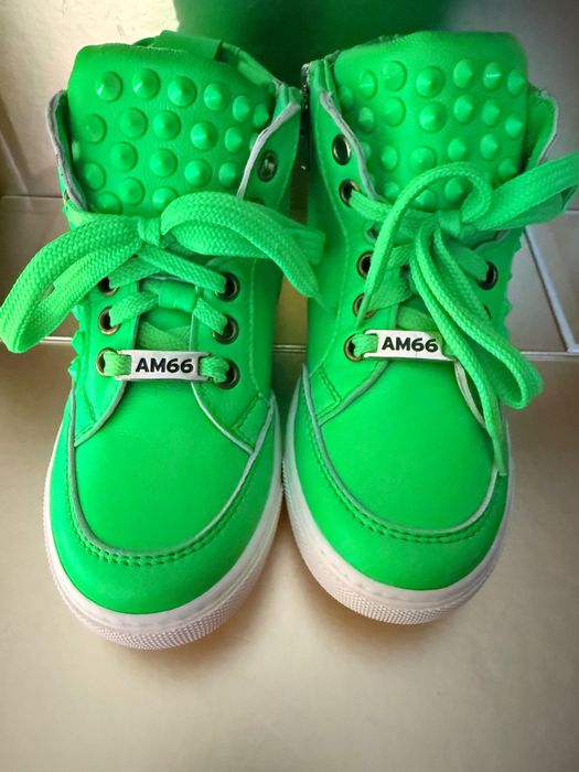 Кросівки для дівчинки НОВІ