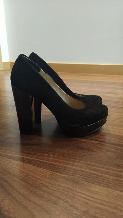 Sapato de camurça preta