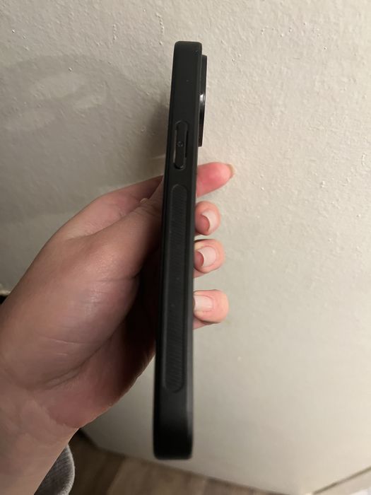 Продам чехол на айфон 13