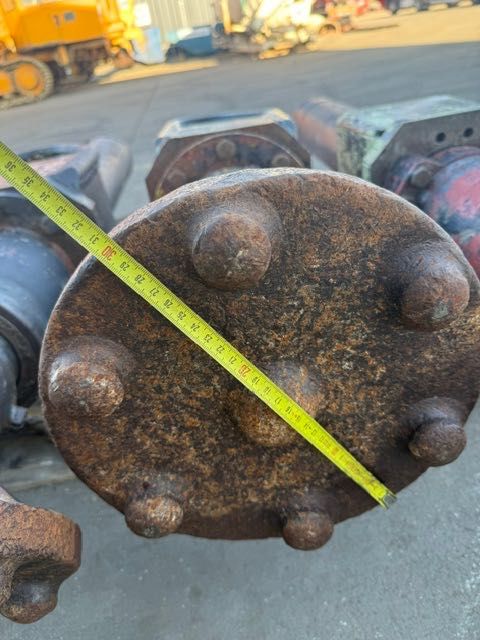 4 kompletne podpory hydrauliczne do wiertnicy