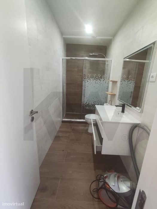 Apartamento T2 Totalmente Remodelado Com Logradouro – Cruz De Pau
