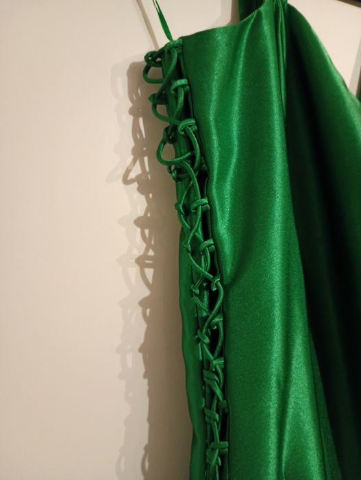 Wieczorowa suknia karnawałowa z szalem