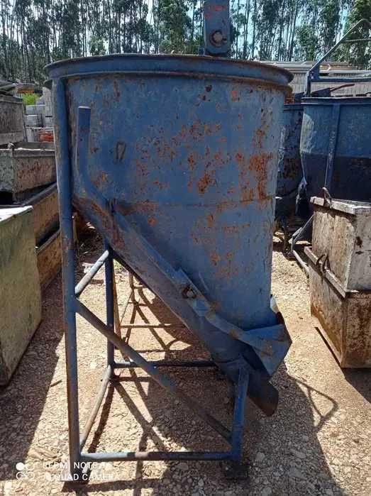 Baldes e Garfos / Porta Paletes para Grua - Usado