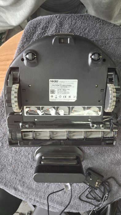 robot sprzątający neato D9 (2)