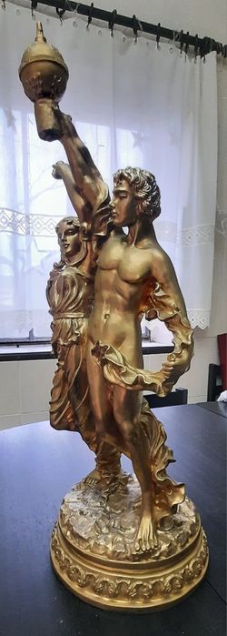 Estatueta em marfinite dourada, peça vintage