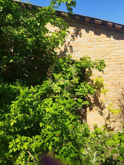 Продам земельну ділянку з недобудованим будинком в с.Почуйки