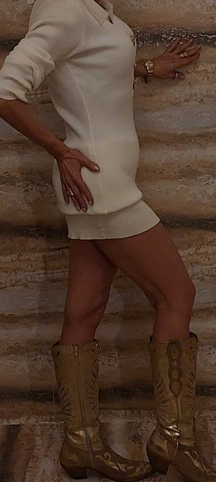 Seksowna dzianinowa sukienka o wyjątkowym design w kolorze ecru