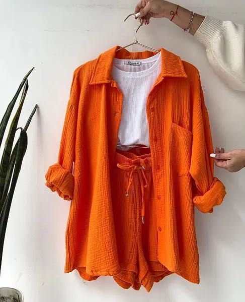 Костюм шорти і сорочка.