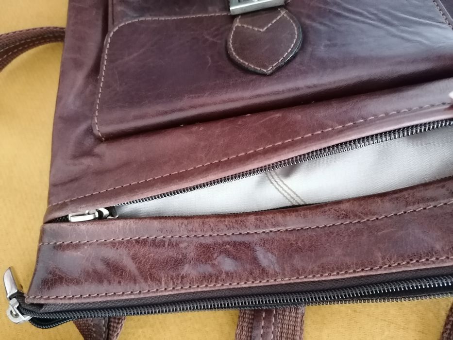 Mala tiracolo pele castanha