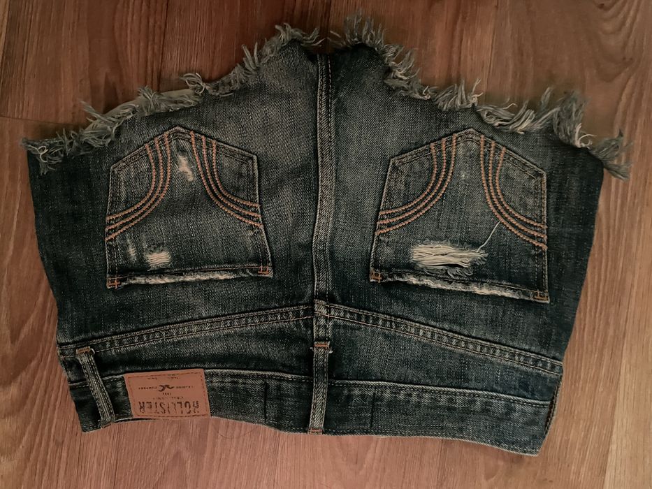 Шорти Hollister.