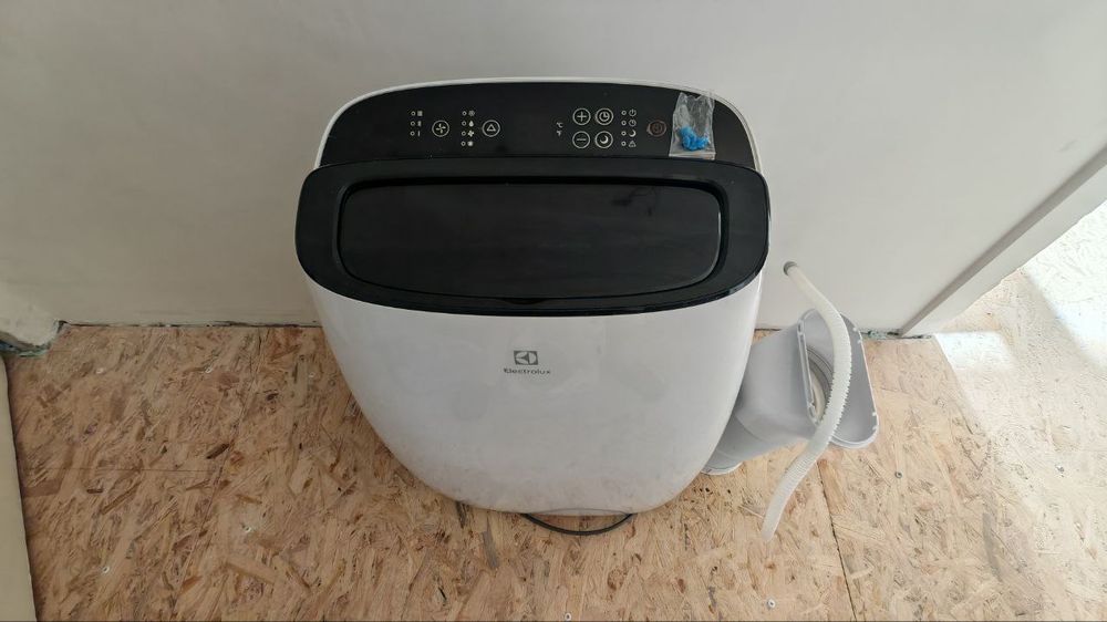 Кондиціонер мобільний Electrolux EACM-13 HR/N3
