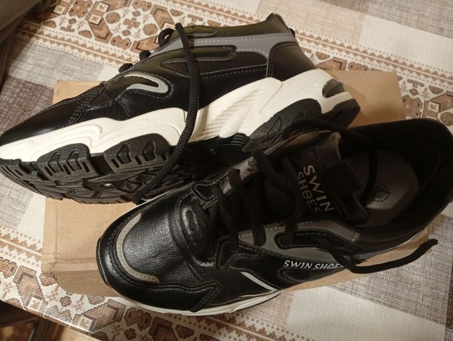 Кроссовки размер 33