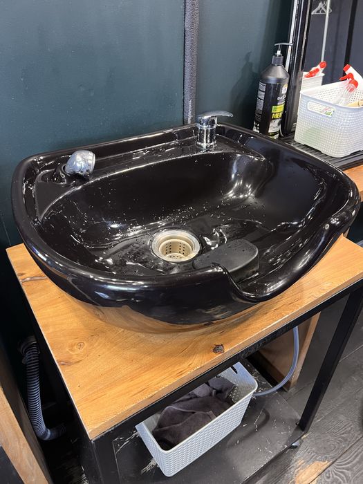 мийка для голови в барбершоп