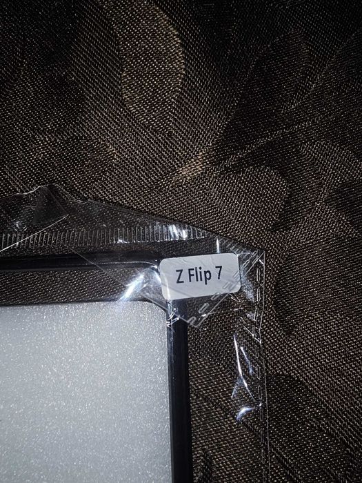 Capa Magnética Premium Samsung Galaxy Z Flip 7 Padrão Fibra de Carbono