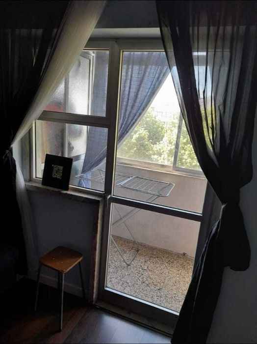 Quarto Casal  Cacem-  1/11/25  - 3 minutos da CP - Avenida bons amigos