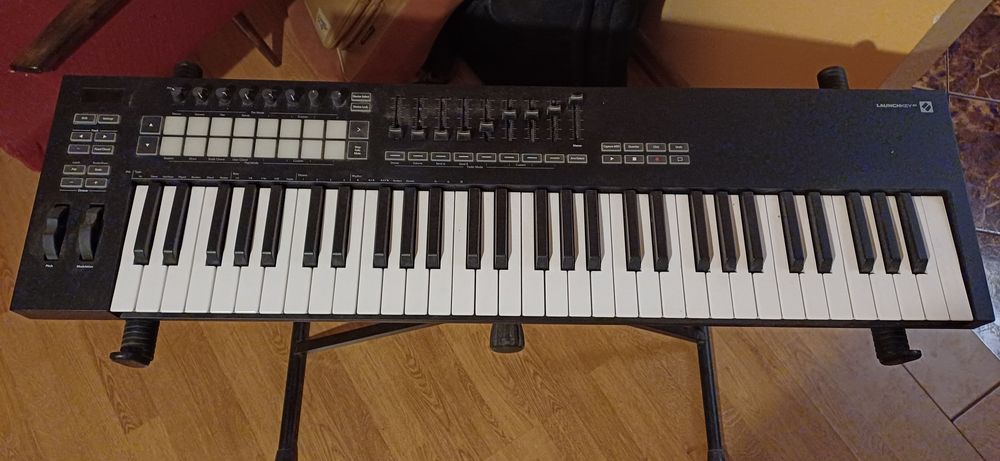 Launchkey 61 novation klawisze MIDI