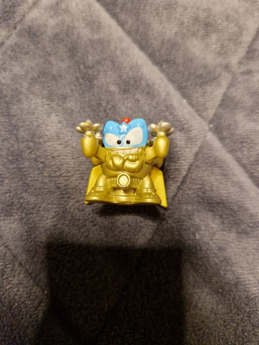 Helikopter Nowa złota figurka superzings