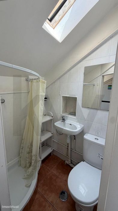 Apartamento T2 na Rua Maria Pia com vista para Monsanto
