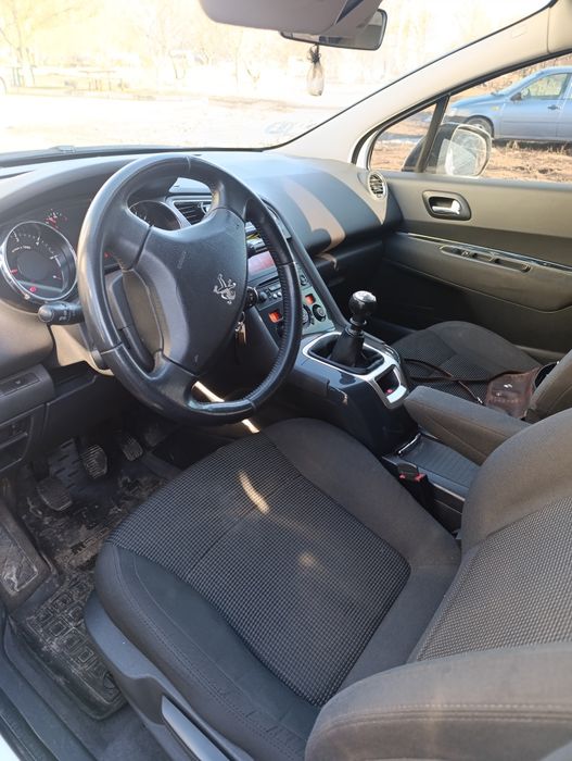 Продам peugeot 5008  2015 року