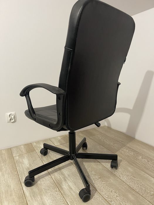 Krzeslo obrotowe biurowe czarne
