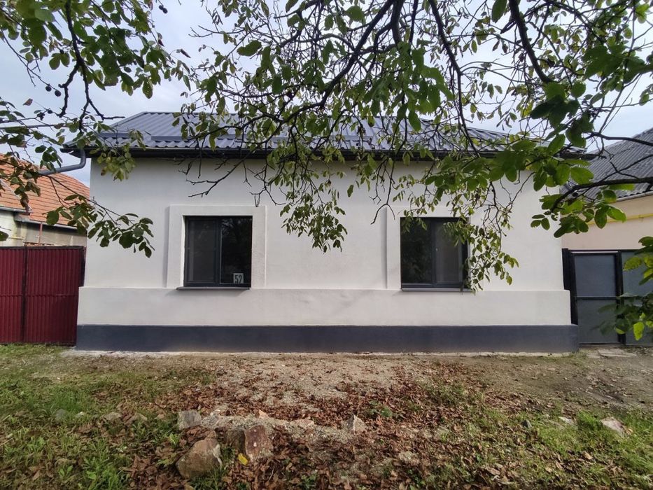 Берегове центр продається будинок, в центрі міста