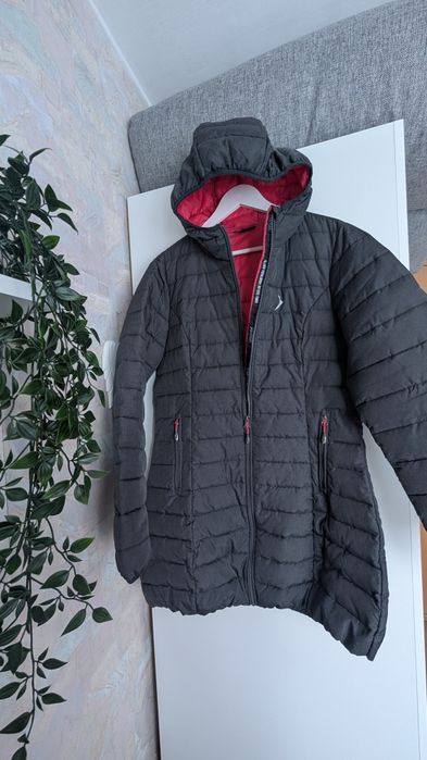 Kurtka damska Outhron puffer pikowana z kapturem zimowa kolor grafitow