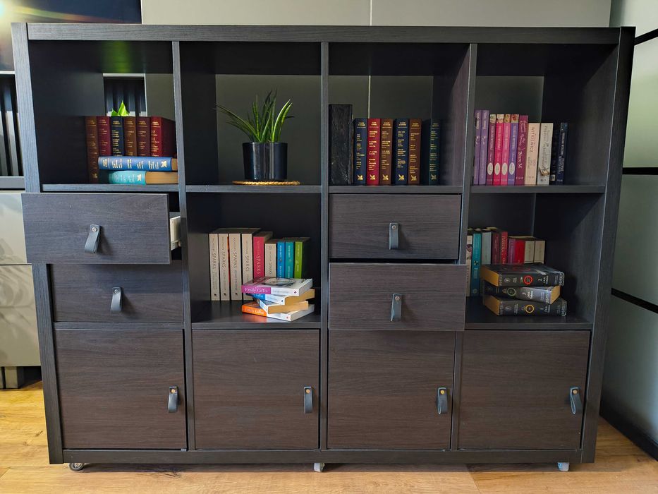 Regał IKEA z szufladami i szafkami