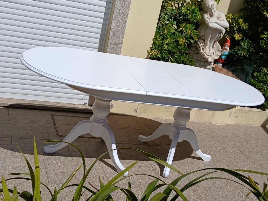 Vendo MESA de JANTAR GRANDE e EXTENSÍVEL em madeira maciça. Possibilidade de entrega