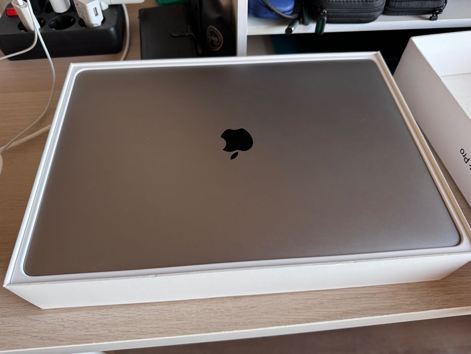 MacBook Pro 15 polegadas Intel Core I7 - 16GB SDRAM - SSD 512 GB
