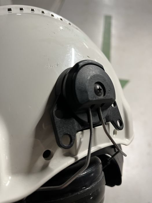 Kask 3M z ochronnikami słuchu