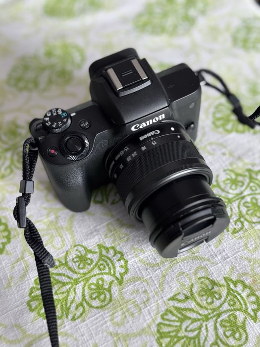 Canon EOS M50 preta + objetiva EF-M 15-45 mm IS STM preta