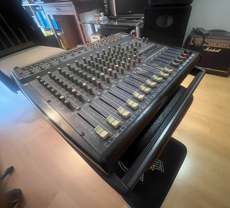 Vendo Yamaha EMX 3000 mesa de mistura amplificada