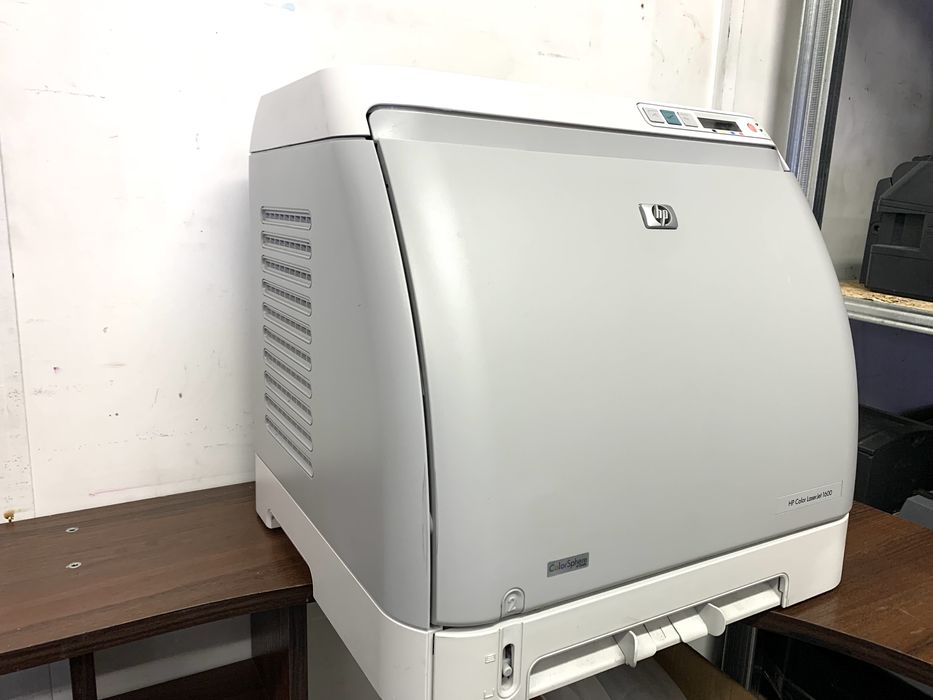 Кольоровий лазерний прінтер з малим пробігом HP LaserJet 1600