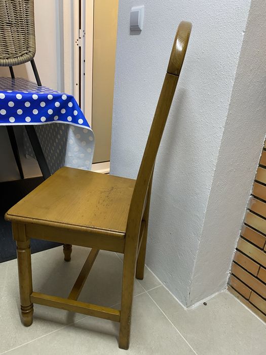 6 cadeiras de madeira usadas