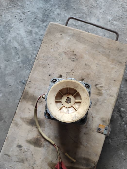 Електродвигун від пральної машини