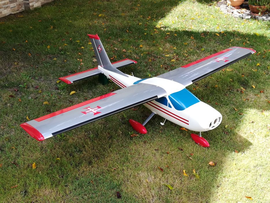 Avião Cesna Cardinal novo