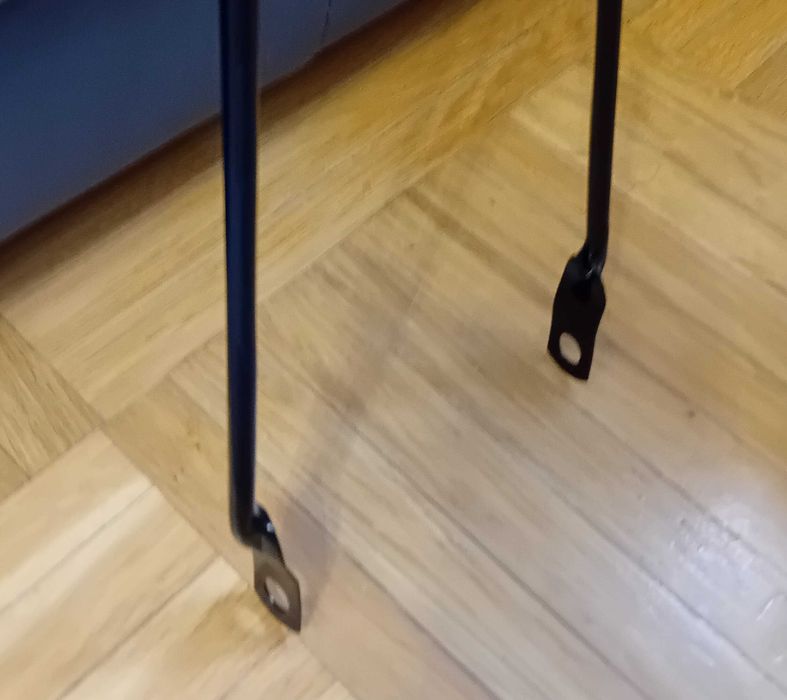 Wspornik błotnika do koła 28", stalowy,profilowany,czarny.