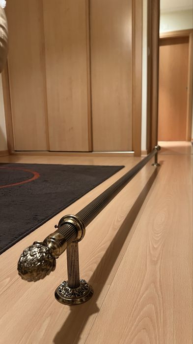 Varão para cortinado em latão