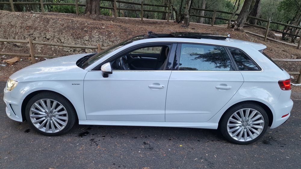 Audi A3 e-tron S-line muitos extras e estimado