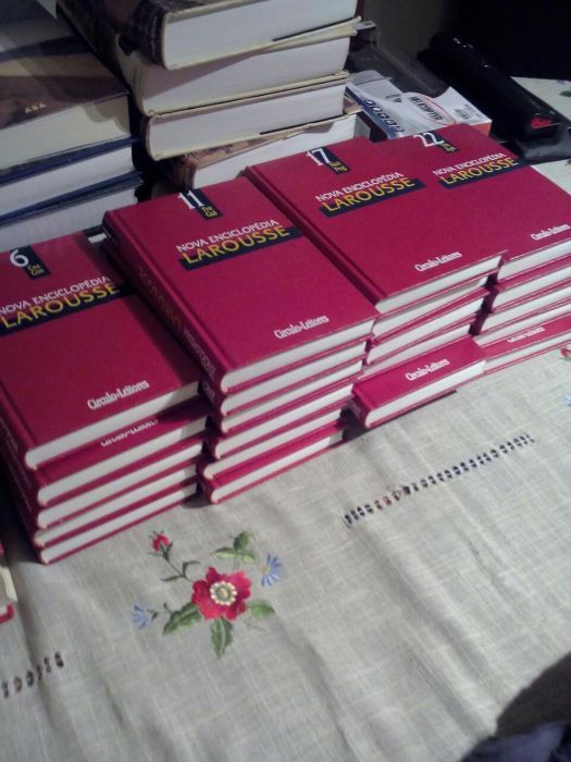 Enciclopédia larousse nova
