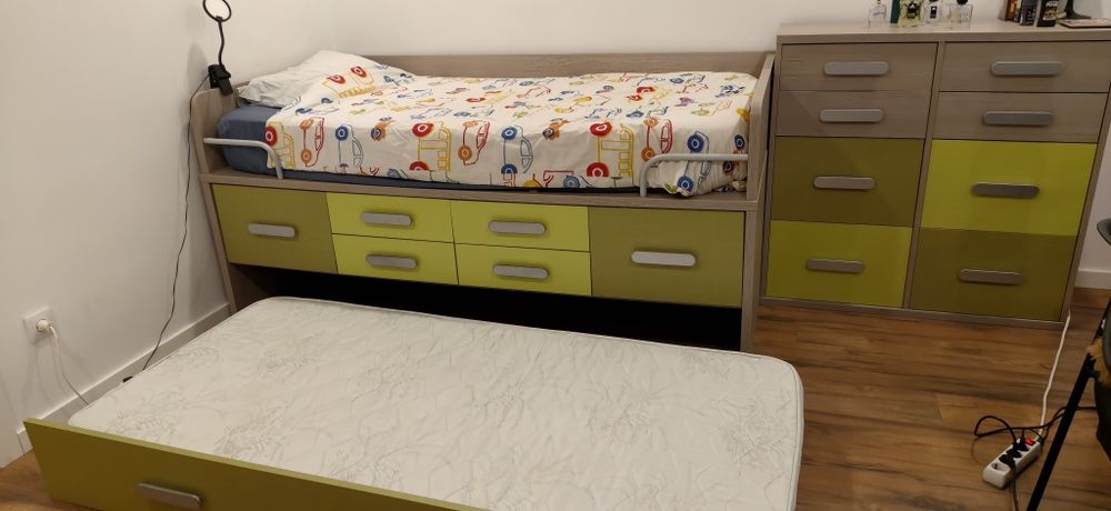 Mobília de quarto solteiro (2 camas)