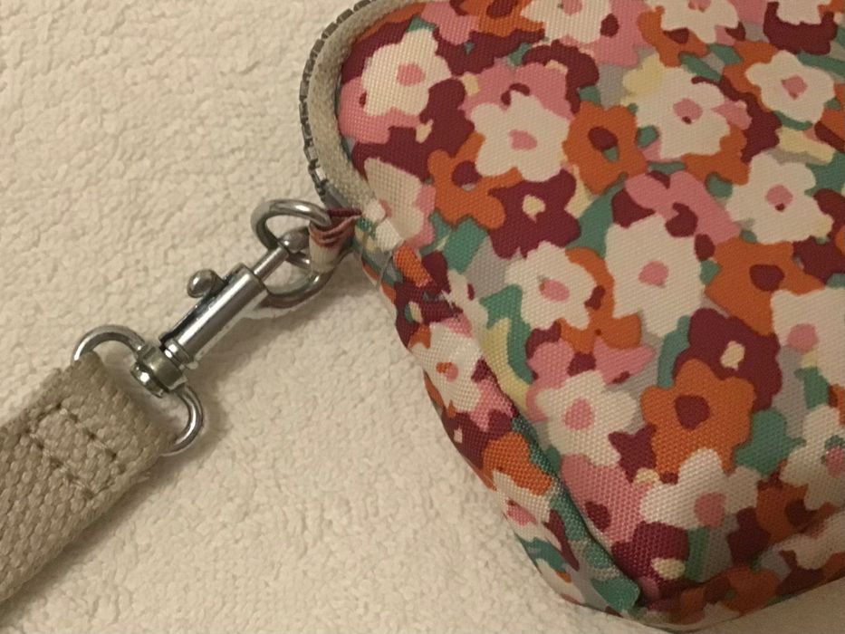 Bolsa estojo marca Kipling