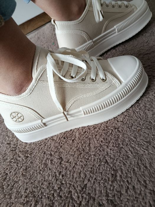 Sneakersy  w różnych rozmiarach
