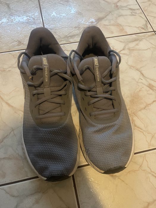 Buty do biegania Nike Revolution rozmiar 45,5 29,5 cm