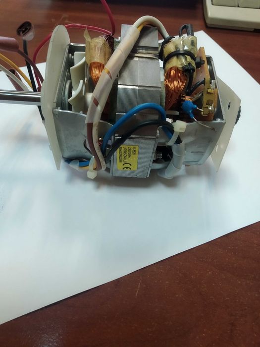 Двигатель для кухонного комбайна