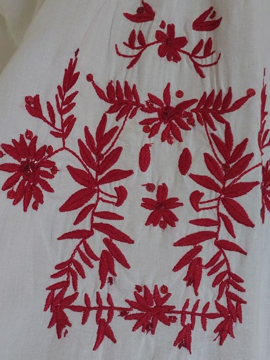 Top Branco Bordado Vermelho, M/L