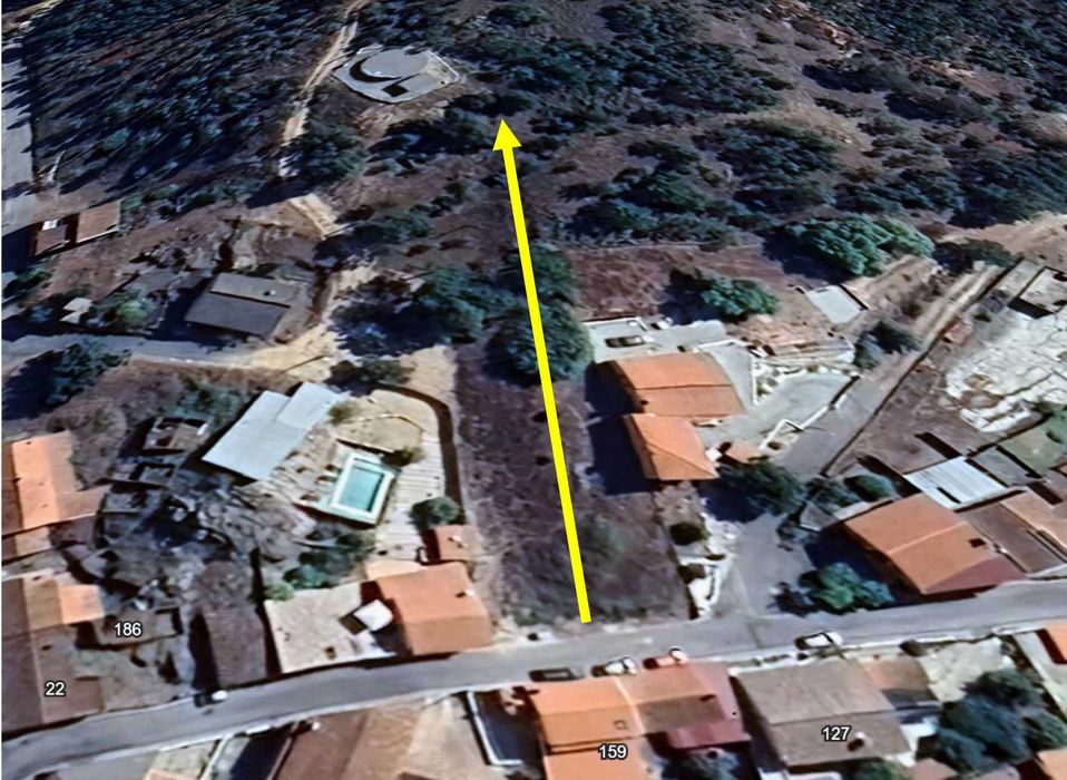 Terreno de 1.400 m2 com viabilidade de construção para 540m2
