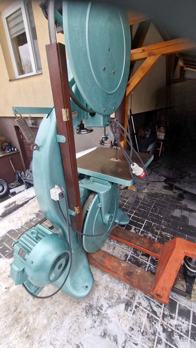 Piła taśmowa pionowa