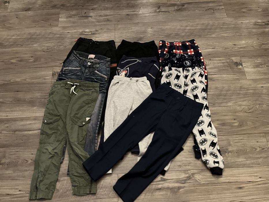 Zestaw ubran dla chlopca o rozmiarach od 122 do 140.