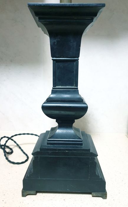 Fantástico antigo candeeiro de mesa francês com pinturas sobre mármore